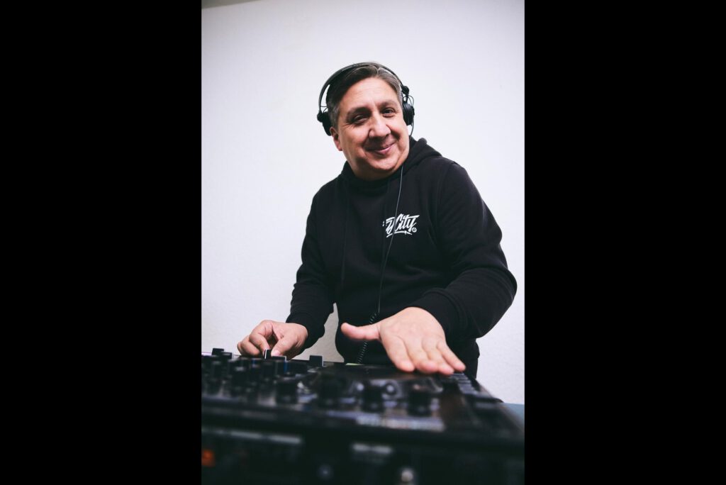 PHOTO_DJ_hochformat_2000x1335